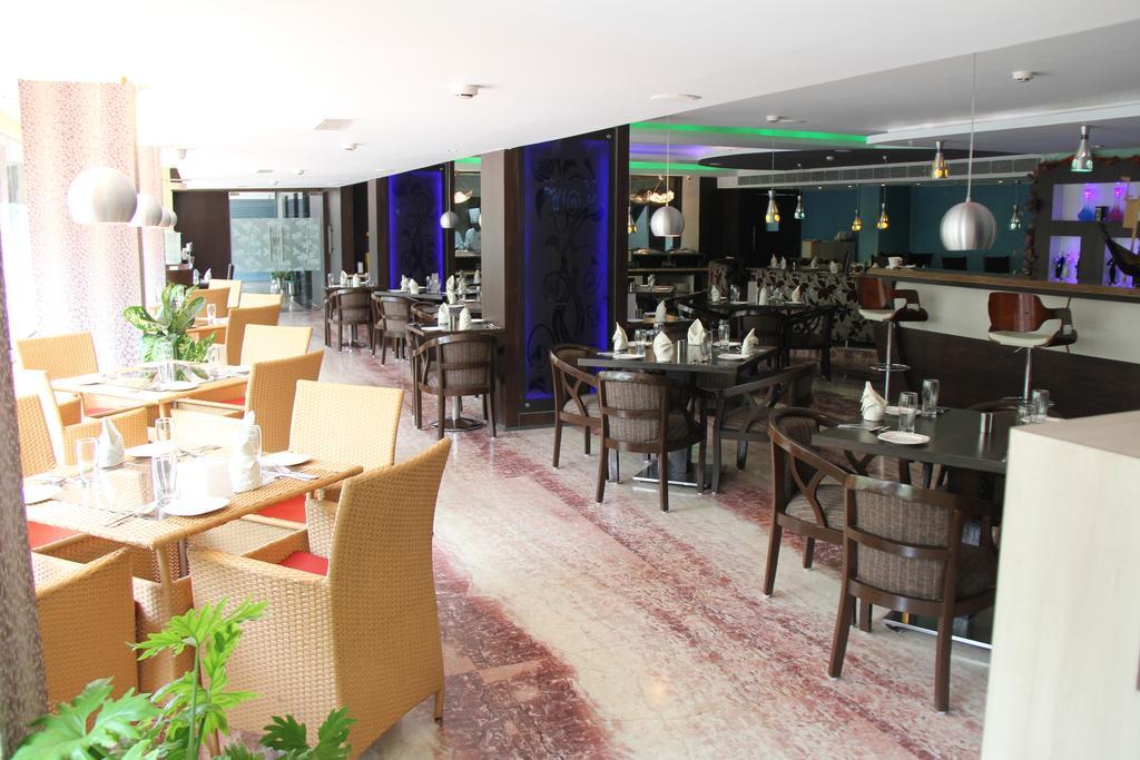Maple Wood Hotell Ranchi Exteriör bild