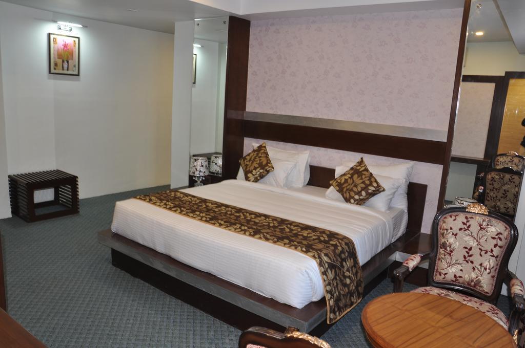 Maple Wood Hotell Ranchi Exteriör bild
