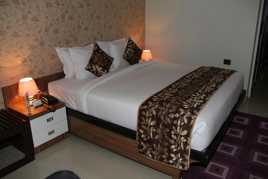 Maple Wood Hotell Ranchi Exteriör bild