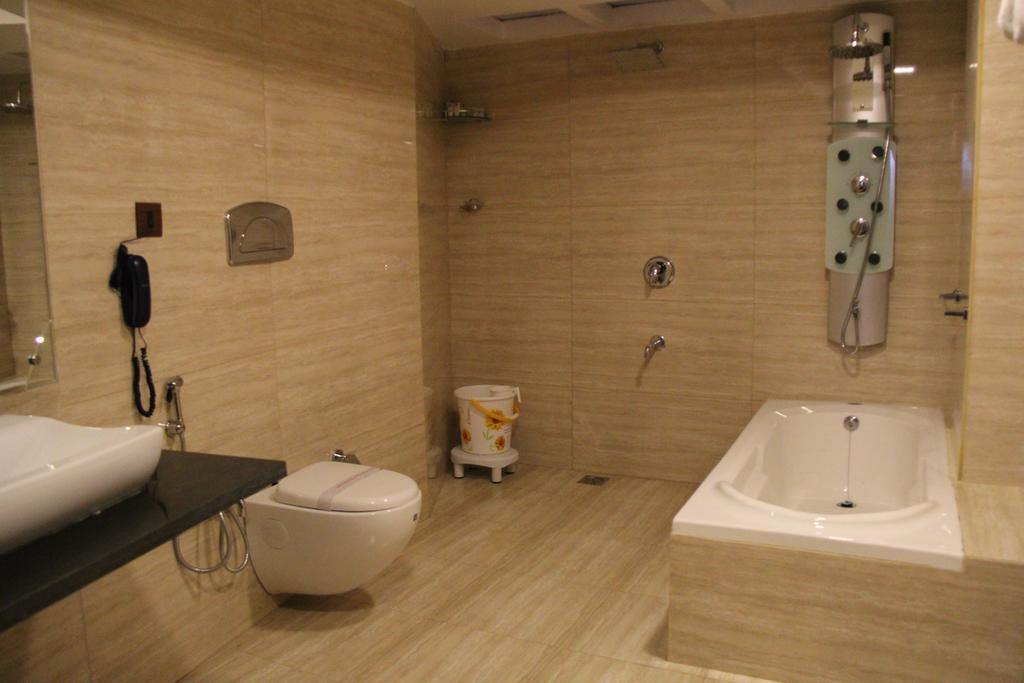 Maple Wood Hotell Ranchi Exteriör bild